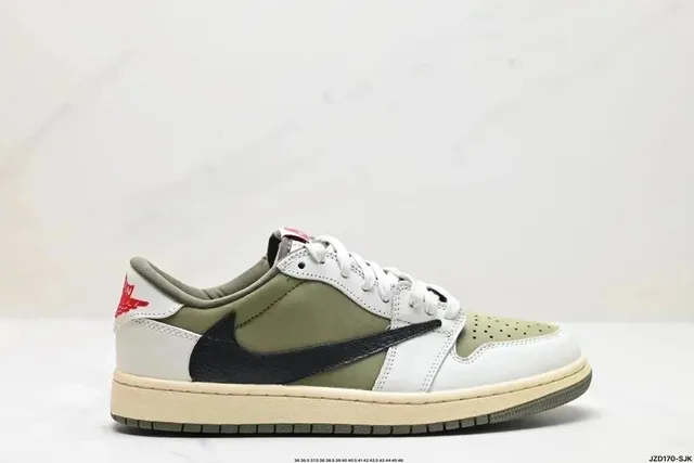 Nike × Travis Scott Dunk Low Olive