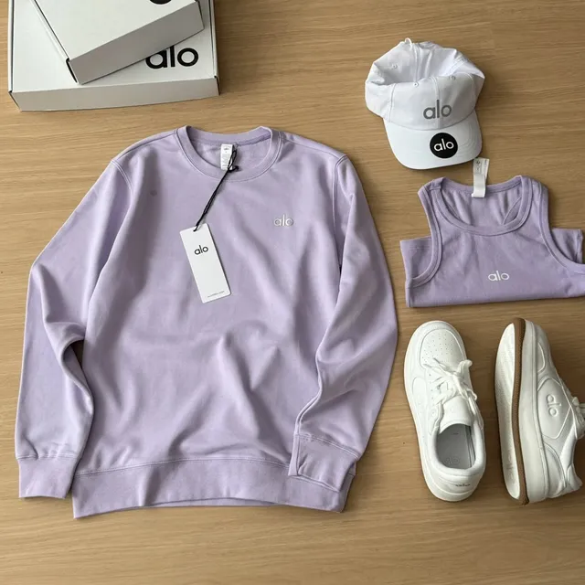 Alo Yoga Lounge Set Lavender and White