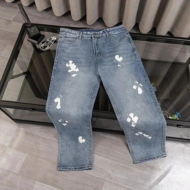 Levi's 501 Cropped Distressed Light Wash