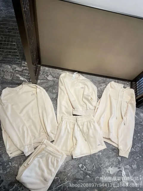 米白色