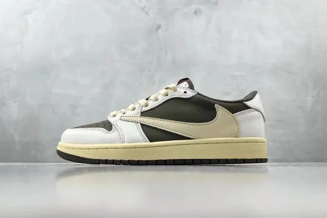 Nike × Travis Scott Dunk Low Cactus Jack