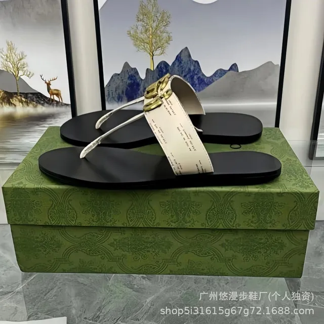 米白色