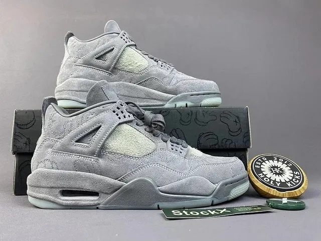 Air Jordan 4 KAWS