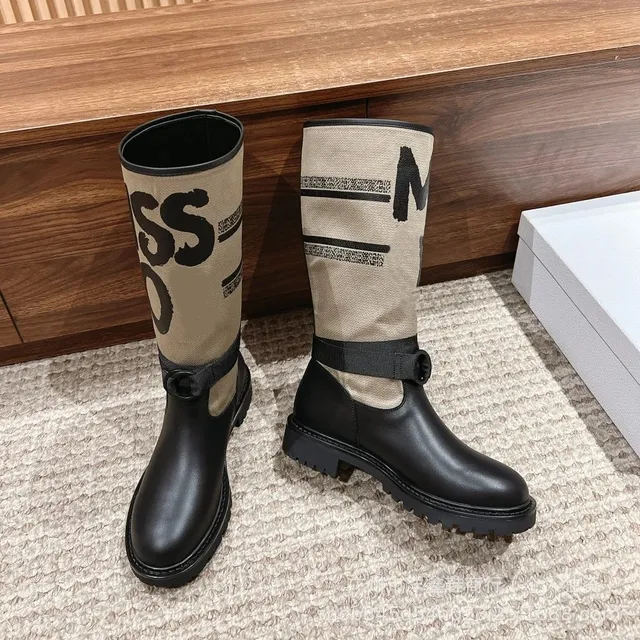卡其色字母款