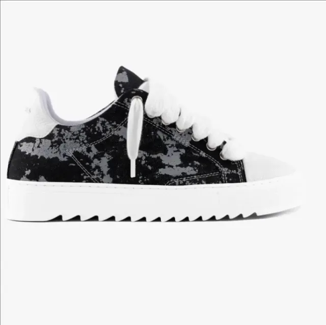 Off-White Low Top Sneaker Camouflage Print