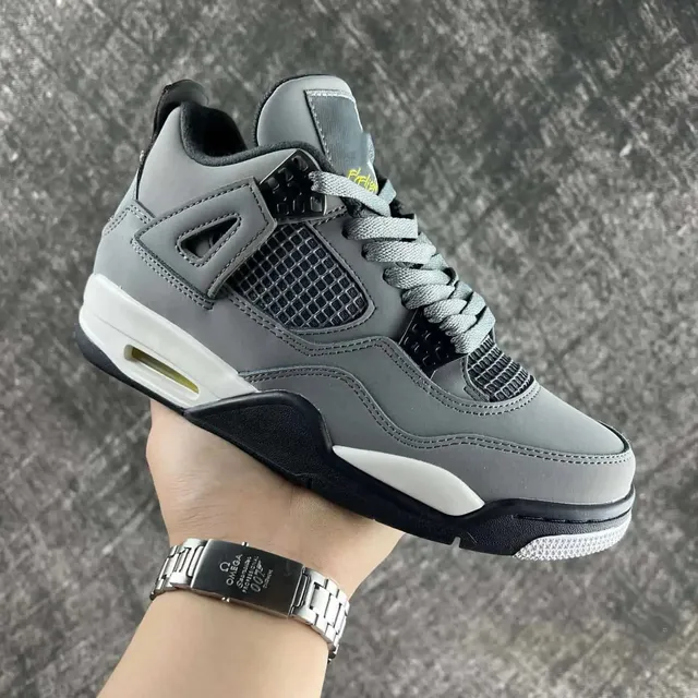 Air Jordan 4
