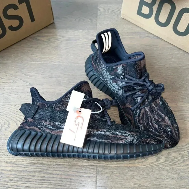 Yeezy Boost 350 V2 Zebra