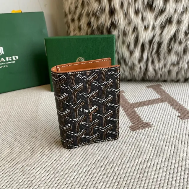 棕色拼黑色
