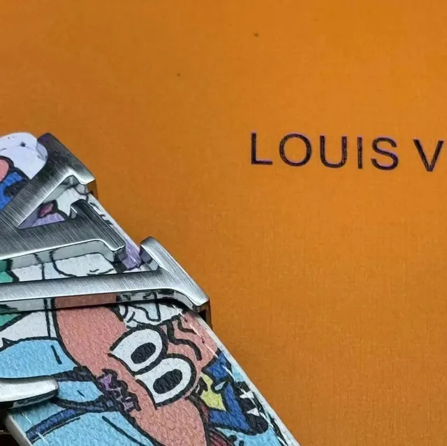 Louis Vuitton Multi Pochette Accessories Supreme x LV Comic Print
