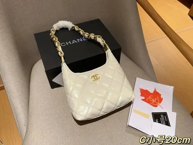 Chanel 19