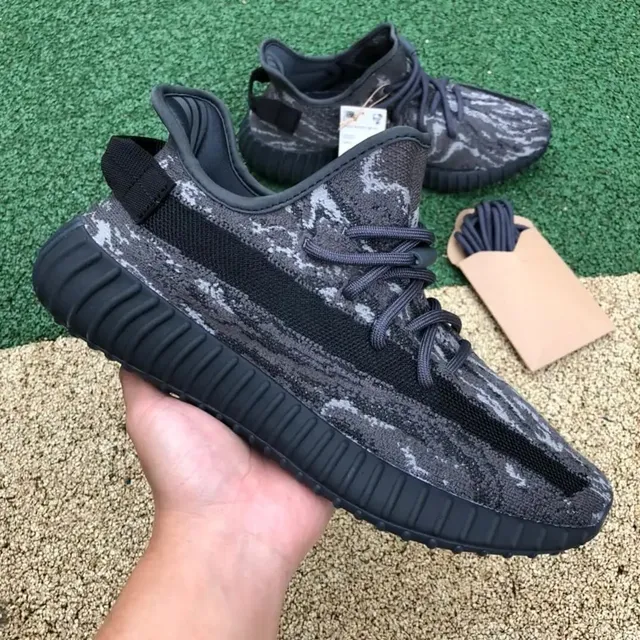 Yeezy Boost 350 V2 Zebra