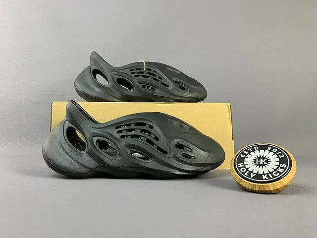 Yeezy Foam Runner Onyx