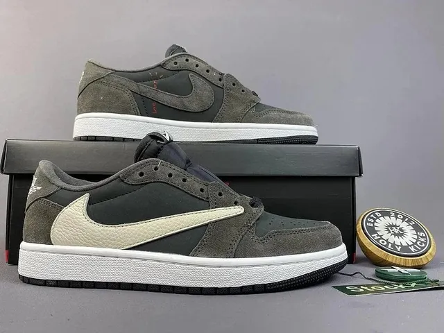 Travis Scott × Nike Air Jordan 1 Low Cactus Jack