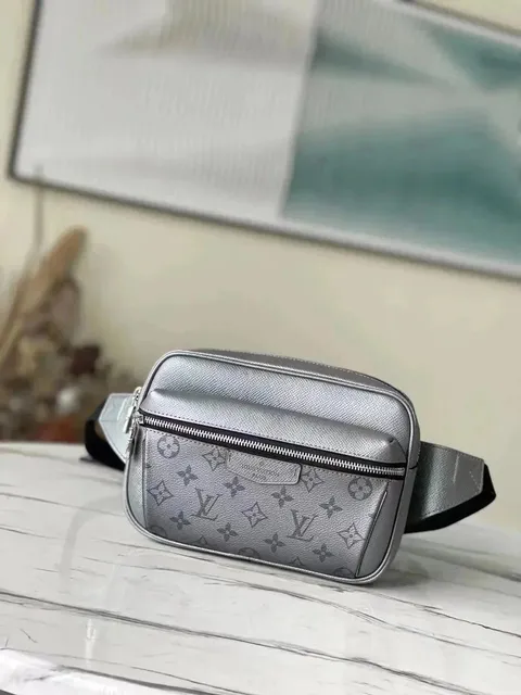Louis Vuitton On The Go Monogram Eclipse