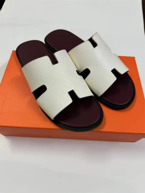 Burgundy and off-white palm print