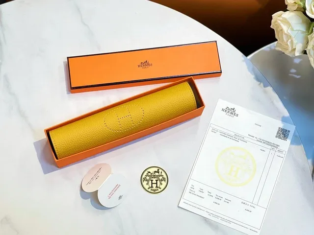 黄色