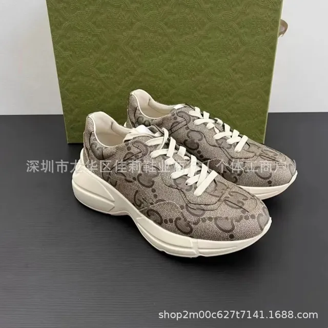 灰色字母