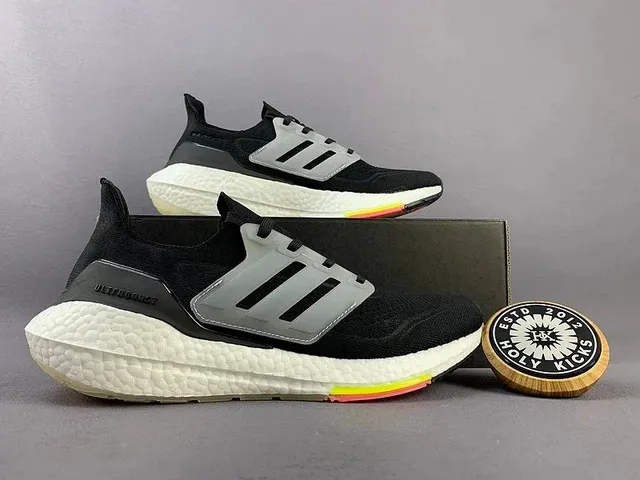 Adidas Ultraboost 22 Holy Kicks