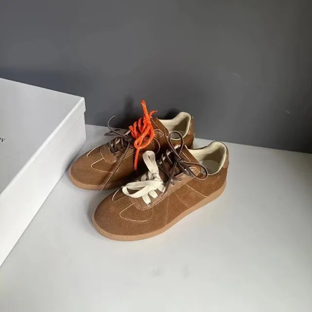 Maison Margiela Tabi Sneaker Brown Suede with Contrasting Laces