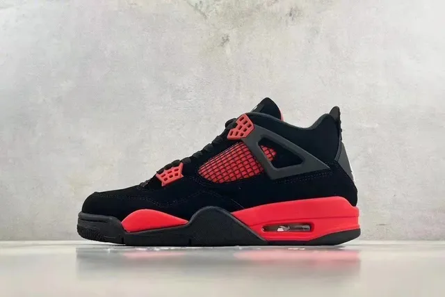 Air Jordan 4 Bred