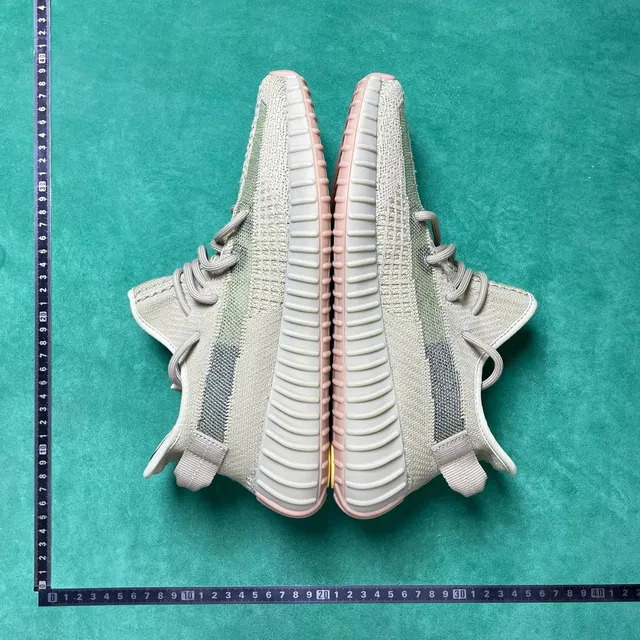 Yeezy Boost 350 V2 Zebra