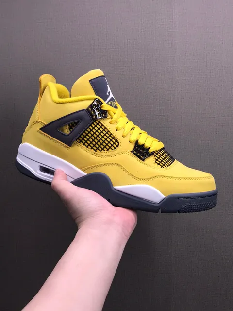 Air Jordan 4 Thunder