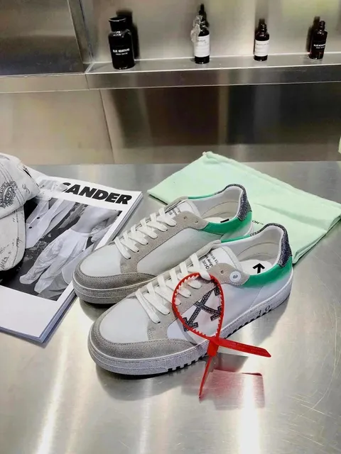 Off-White Low Top Sneaker Arrow Logo