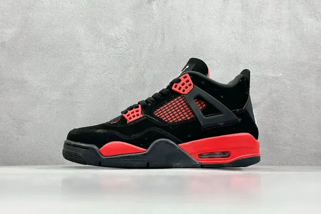 Air Jordan 4 Bred