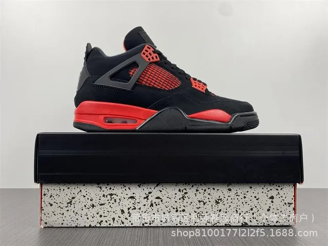 Air Jordan 4 Bred