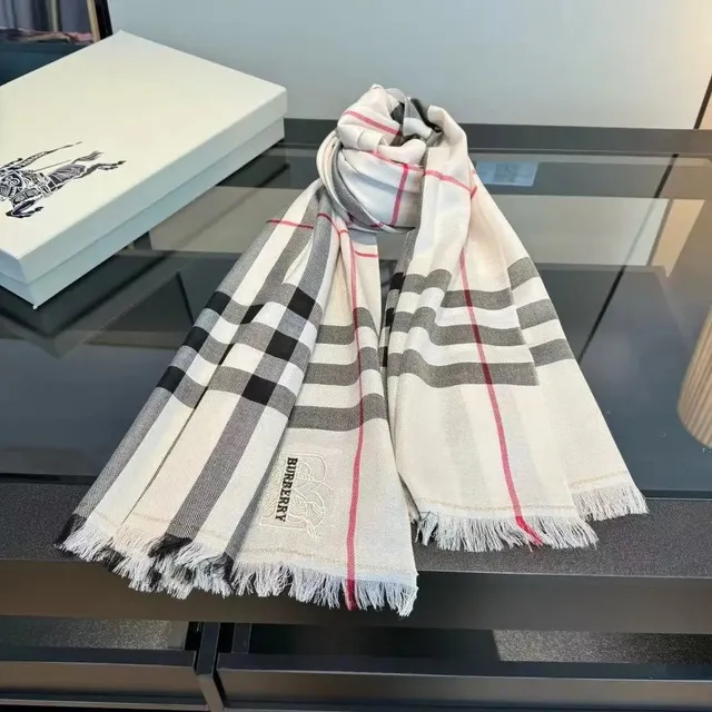 Burberry Classic Check Scarf Iconic Nova Check