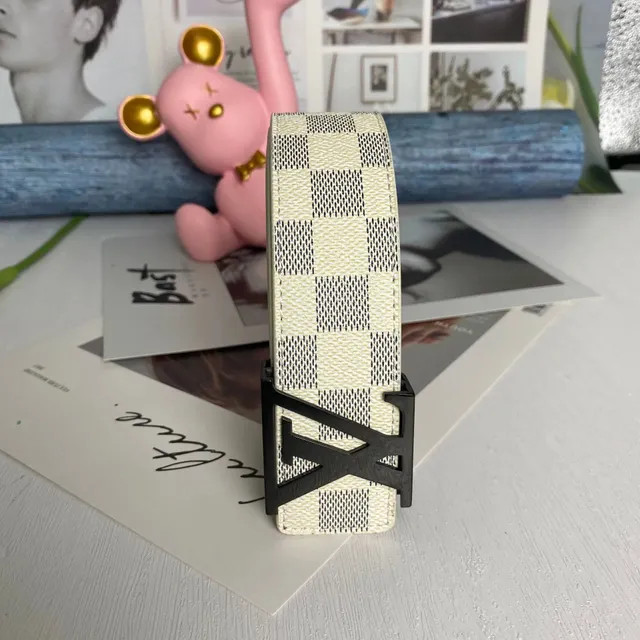 黑扣白格