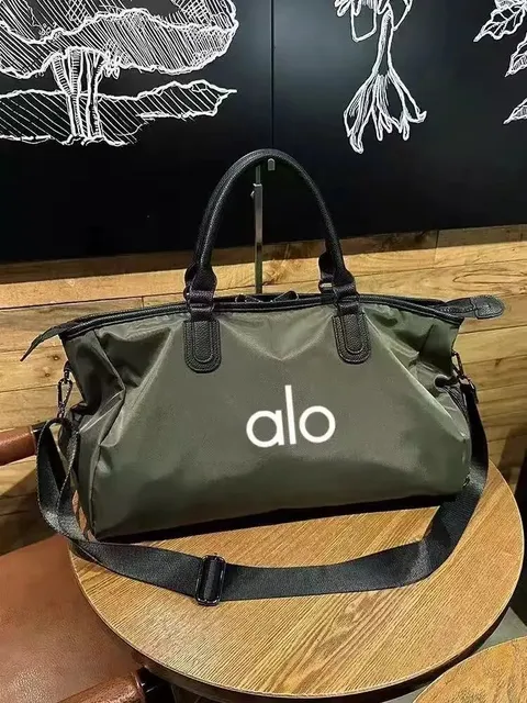 Alo Yoga Duffel Bag Logo Print