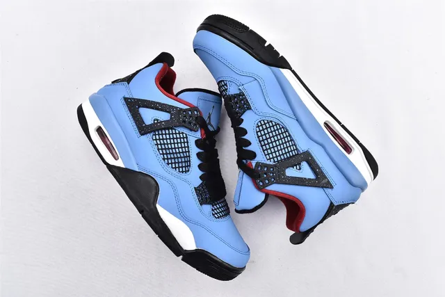 Air Jordan 4 Thunder
