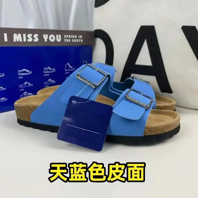 天蓝色皮面 凉鞋