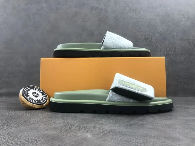 GREEN PILLOW