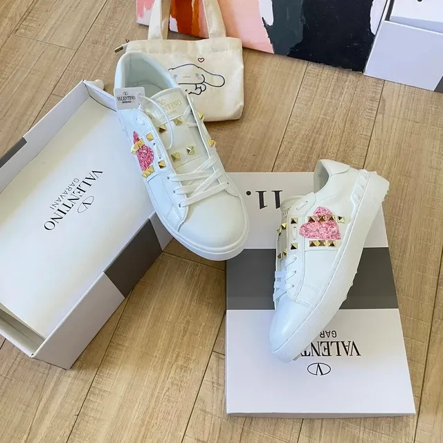 Valentino Rockstud Spike Glitter Heart