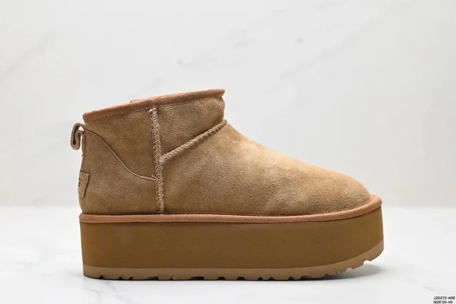 UGG Mini Platform Classic Suede