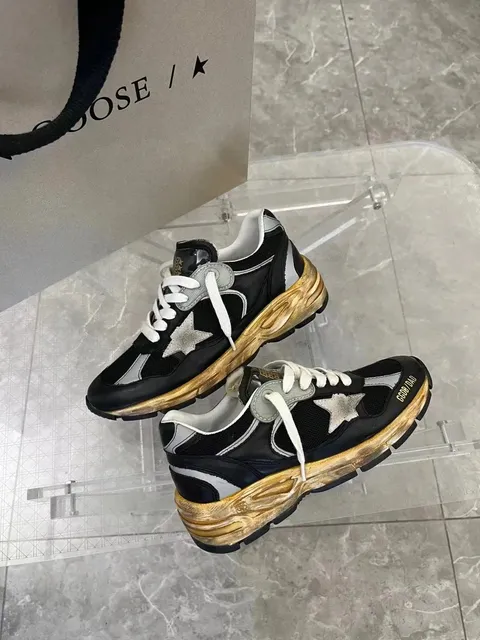 Golden Goose Super-Star Distressed Star