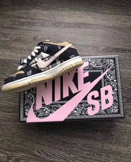 Nike SB Dunk Low Bape Bandana