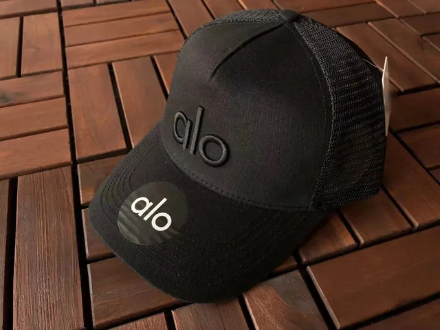 Alo Yoga Trucker Cap Alo Logo