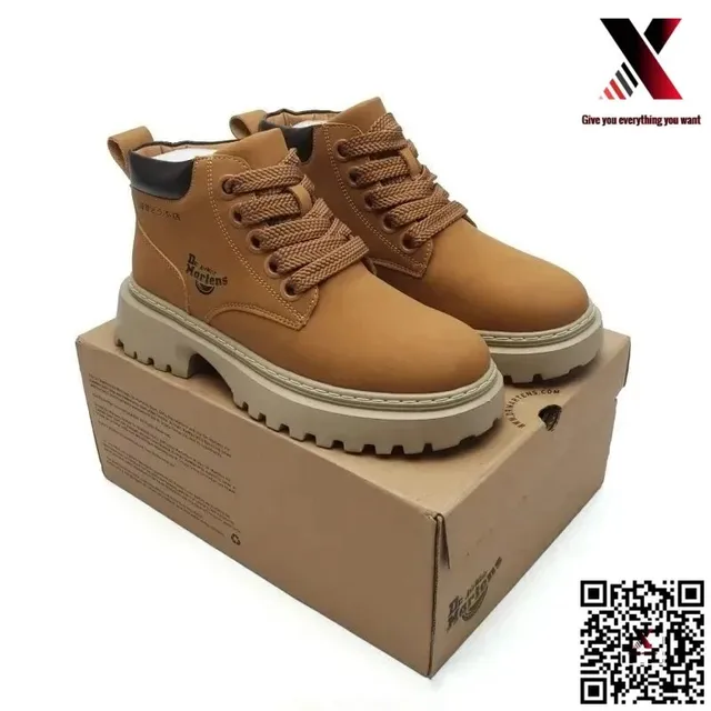 Dr. Martens Combat Boot Wheat