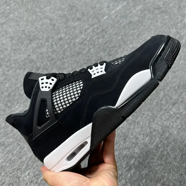 AJ4黑白雷公 FQ8138-001