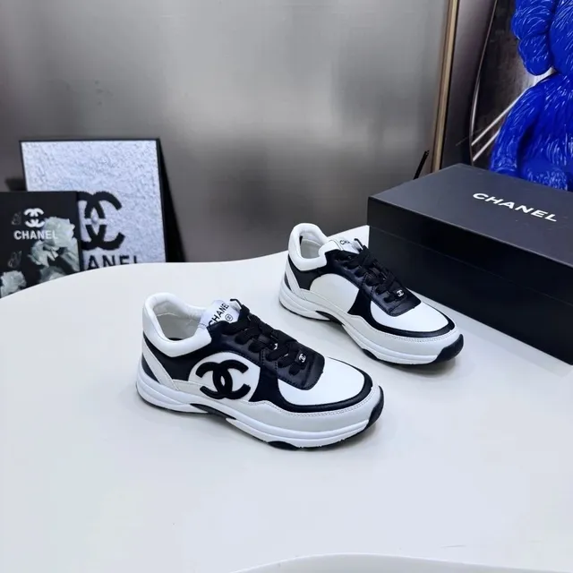 Chanel Sneaker CC Logo