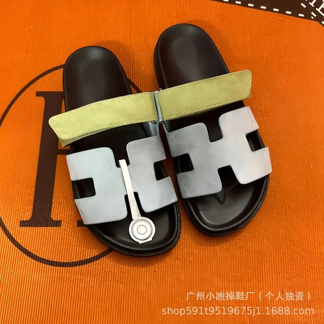 浅黄色