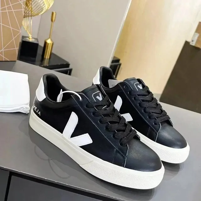 Veja V-10 Black White