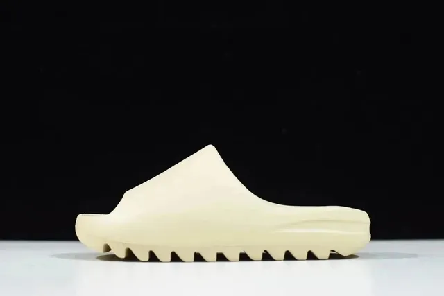 Yeezy Slide Bone