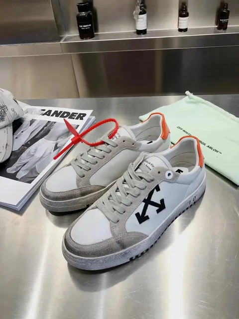 Off-White Low Top Sneaker Arrow Logo