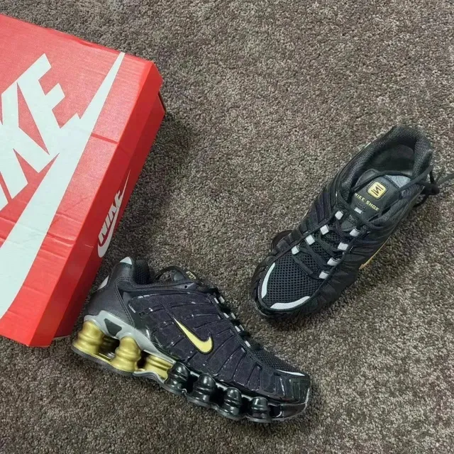 Nike Shox R4 Black Gold