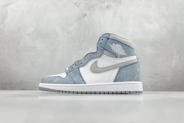 Air Jordan 1 High University Blue