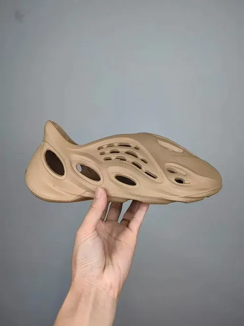 Yeezy Foam Runner Desert Sand